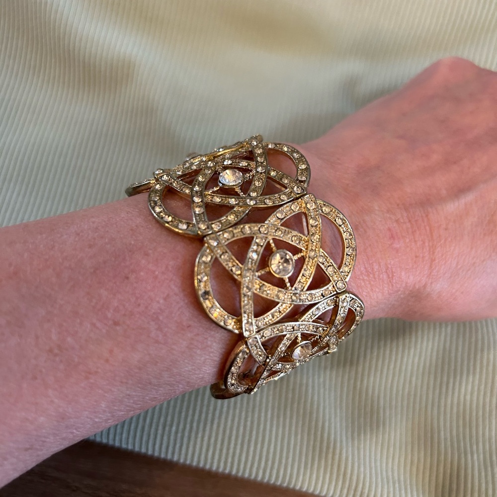 Gold Tone Rhinestone Stretch Statement Bracelet NWT - Picture 4 of 4